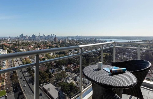 Bondi Junction Apartment | 3-Bedroom Harbour Suite Near to Bondi Beach Sydney