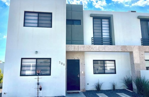 La Paz House | 3 Bedroom Home with Pool