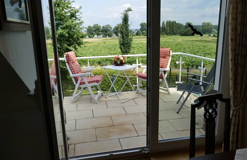 Hersel Apartment | 3 bedroom holiday apartment / Trade Flat 67 sqm with balcony and view on the Rhine