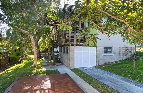 Point Lookout House | 3 bedroom holiday house walking distance to beaches, shops and hotel.