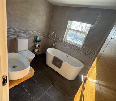 Sageston House | 3 Bedroom Holiday home with Hot Tub