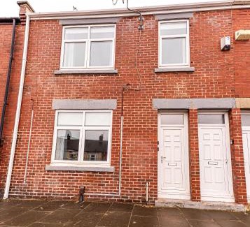 Sunderland Apartment | 3 Bedroom Home Free Parking & WiFi Contractors Welcome!