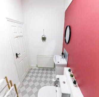 Sunderland Apartment | 3 Bedroom Home Free Parking & WiFi Contractors Welcome!