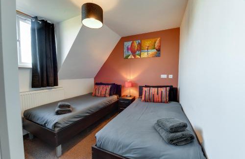 Wigan House | 3 Bedroom Home l Free Parking l 5 Guests l Contractor Stays l Family Stays I