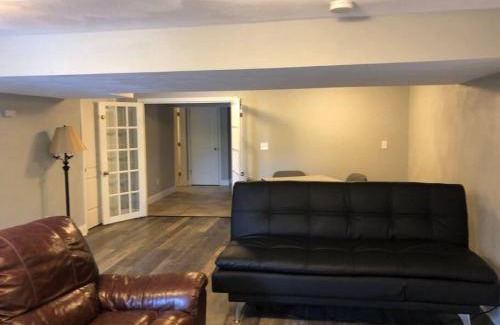 Collinsville House | 3 Bedroom Home - Lake Views on 3 Sides