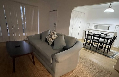Washington Culver House | 3 Bedroom Home Near Culver City