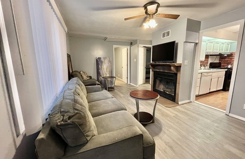 Waukegan House | 3 Bedroom Home near Naval Base!