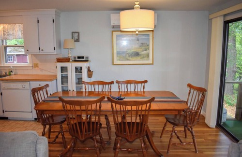 West Dennis House | 3 bedroom home situated at the end of a cul de sac overlooking Swan River.