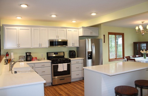 Bayfield House | 3 bedroom home sleeps 6, 2 baths, Lake Views, Spacious Grounds, Walk Downtown