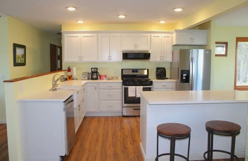Bayfield House | 3 bedroom home sleeps 6, 2 baths, Lake Views, Spacious Grounds, Walk Downtown