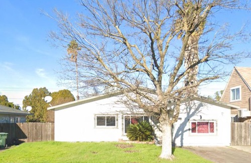 North Highlands House | 3-Bedroom Home with Spacious Backyard for BBQs & Gatherings in North Highlands"