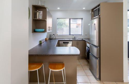 Sydenham Apartment | 3 Bedroom Home With Garage & Extra Car Park
