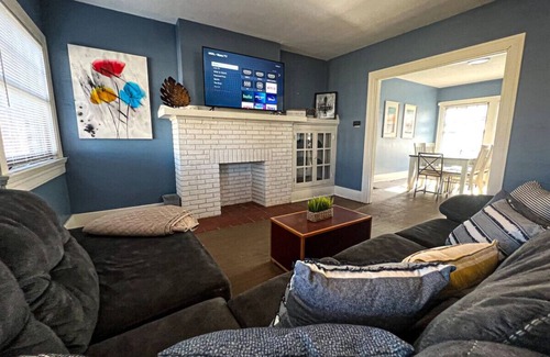 Dayton House | 3 Bedroom House, 7 Beds, Sleeps 10, Dayton