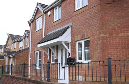 Cheetham Hill House | 3 Bedroom House Close to City Centre/Free Parking