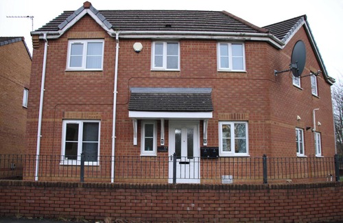 Cheetham Hill House | 3 Bedroom House Close to City Centre/Free Parking
