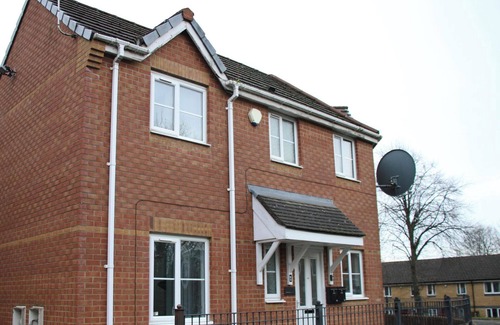 Cheetham Hill House | 3 Bedroom House Close to City Centre/Free Parking