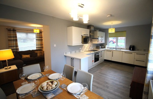 Rowlands Gill House | 3 Bedroom House - Fully Refurbished Throughout - New Kitchen & Bathroom