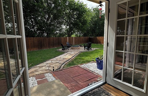 Saginaw House | 3-bedroom house in awesome Saginaw with WiFi, AC, fitness room