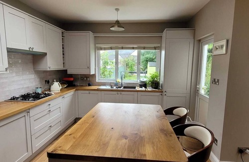 Blanchardstown House | 3-bedroom house in Castleknock close to shops, restaurants and transport