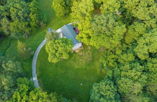 Karns House | 3-bedroom house in charming Knoxville, .4 miles from the lake. Close to UT!