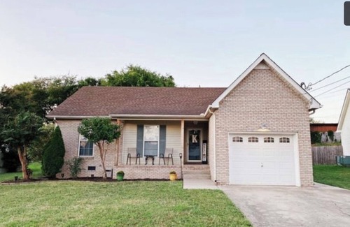 Lakewood House | 3-bedroom house in charming Nashville with WiFi, AC. Book now