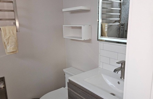 Lakewood House | 3-bedroom house in charming Nashville with WiFi, AC. Book now