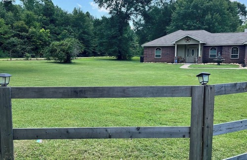 Lufkin House | 3-bedroom house in charming Lufkin with WiFi, AC. Enjoy your stay