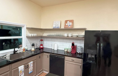 Waco House | 3-bedroom house in charming Waco with WiFi, AC. Start your getaway