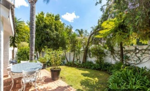 Douglasdale Villa | 3 bedroom house in Douglasdale