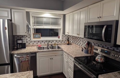 Buechel House | 3-bedroom house in fabulous Louisville with WiFi, AC, workspace and pool!