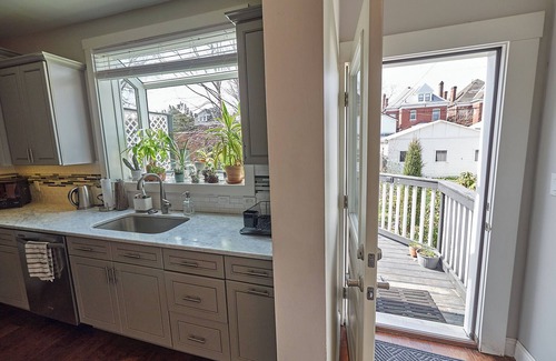 Bloomfield House | 3-bedroom house in Friendship: walk to WestPenn and UPMC, Garage Parking/AC