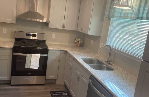 Riverdale House | 3-bedroom house in fabulous Atlanta with WiFi, AC