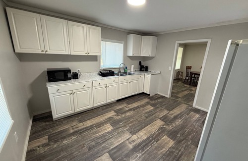 Fairfax House | 3-bedroom house in Fairfax close to everything in town. Enjoy your stay