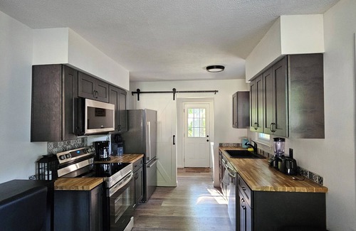 Mentor Headlands House | 3-bedroom house in gorgeous Mentor with AC