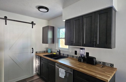 Mentor Headlands House | 3-bedroom house in gorgeous Mentor with AC