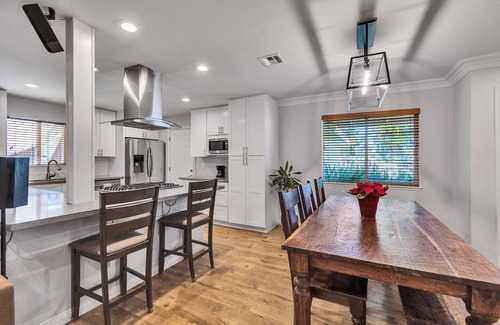 South Redlands House | 3-bedroom house in lovely Redlands with AC, WiFi. Enjoyable getaway awaits