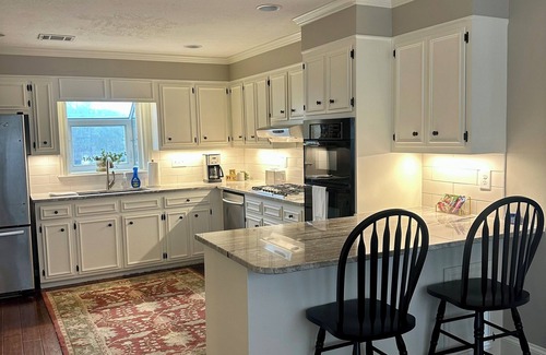 Martinez House | 3-bedroom house in Martinez.3.5 miles from the Masters!