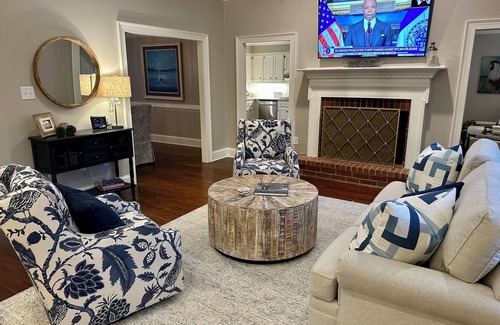 Martinez House | 3-bedroom house in Martinez.3.5 miles from the Masters!