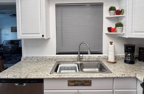 Bay Crest Park House | 3-bedroom House in Marvelous Tampa with AC, WiFi, & Entertainment