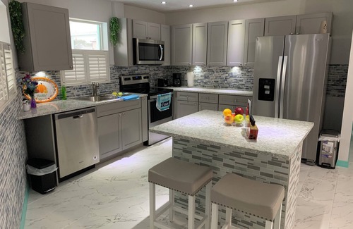 Eight Lakes House | 3-bedroom house in nice Cape Coral with AC, WiFi