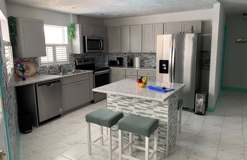 Eight Lakes House | 3-bedroom house in nice Cape Coral with AC, WiFi