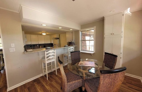 Lake Lorraine House | 3-bedroom house in small town Shalimar. 15 min drive to beautiful white beaches