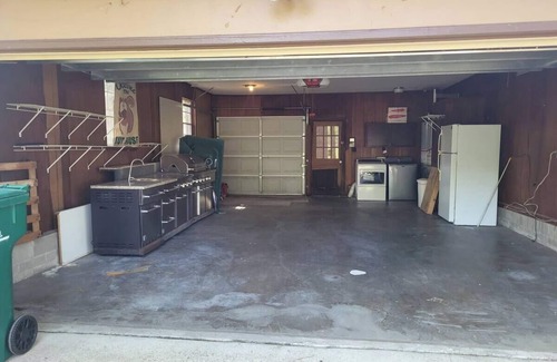 Lake Lorraine House | 3-bedroom house in small town Shalimar. 15 min drive to beautiful white beaches