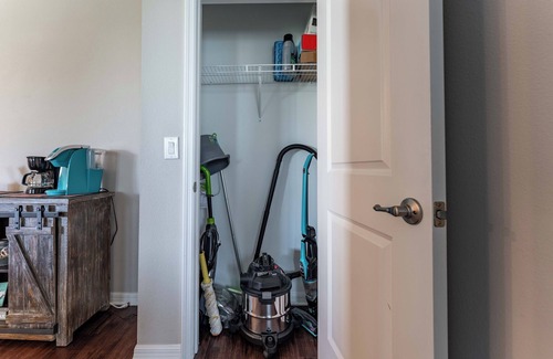 Venice House | 3-bedroom house in tranquil Nokomis with fitness room, AC, WiFi