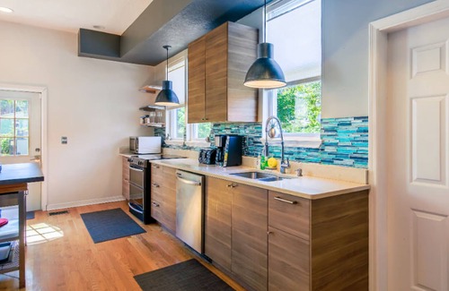 Urban Core House | 3-bedroom house in awesome Jacksonville with beautiful swimming pool, WiFi, AC.