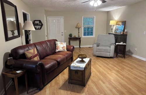 Jacksonville House | 3-bedroom house in wonderful Jacksonville with WiFi, AC wall-in shower in master