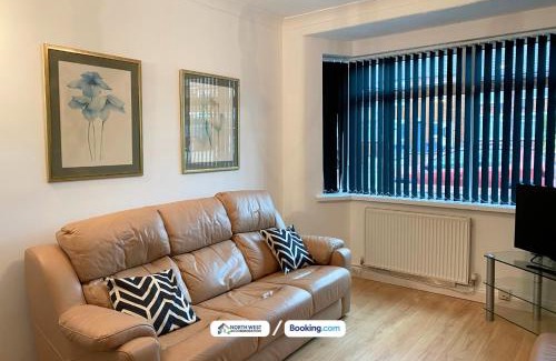 Warrington House | 3-Bedroom House in Warrington with Free Parking Ideal for Contractors and Family Stays