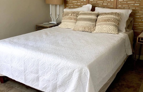 Halcyon Heights House | 3-bedroom house in welcoming Holetown with WiFi, AC. Enjoy your stay