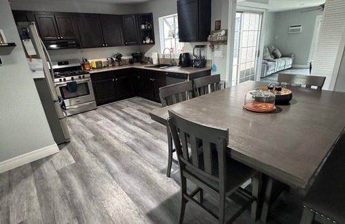 Hesperia House | 3-bedroom house inHesperia with AC, WiFi, Smart TVs and RV parking.