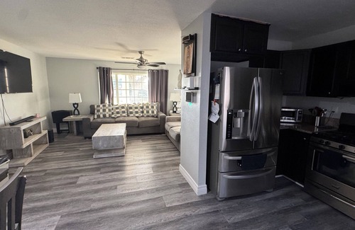 Hesperia House | 3-bedroom house inHesperia with AC, WiFi, Smart TVs and RV parking.